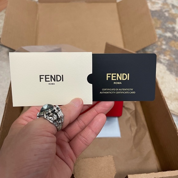 NIB Women’s One Size (51mm) Fendi Cat Eye Frame Sunglasses 100% UV Protection - Picture 13 of 15